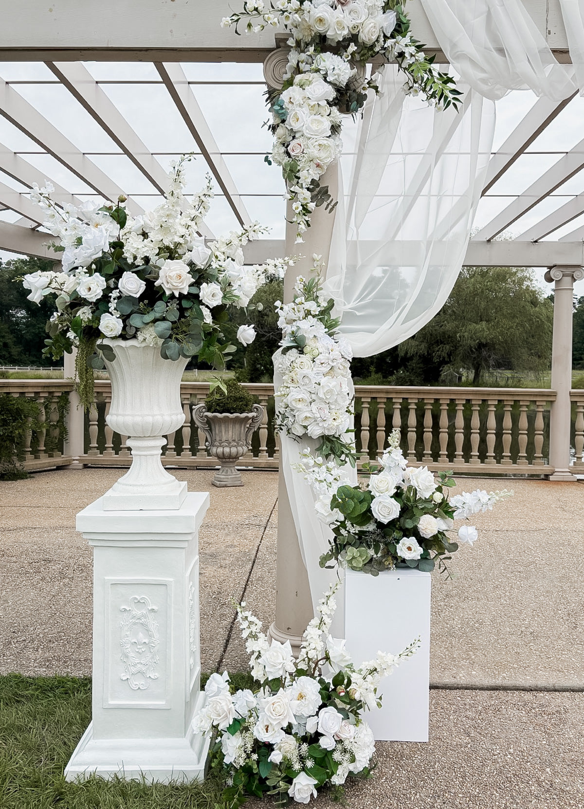 Grande Carmona Pedestal Tiered Set-Up (Collection)